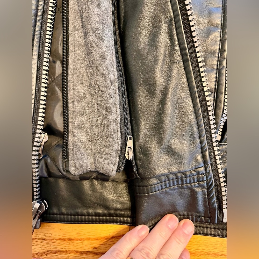 GUESS Mens Black Faux Leather Moto Jacket Detachable Hood Size Medium Biker Edgy - Picture 4 of 16